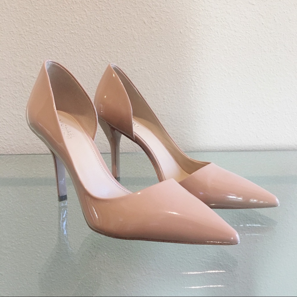 Micheal Kors Patent Leather Pumps in Nude